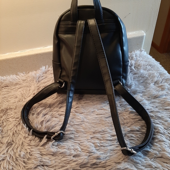Black with Daisy's Backpack - Picture 11 of 13